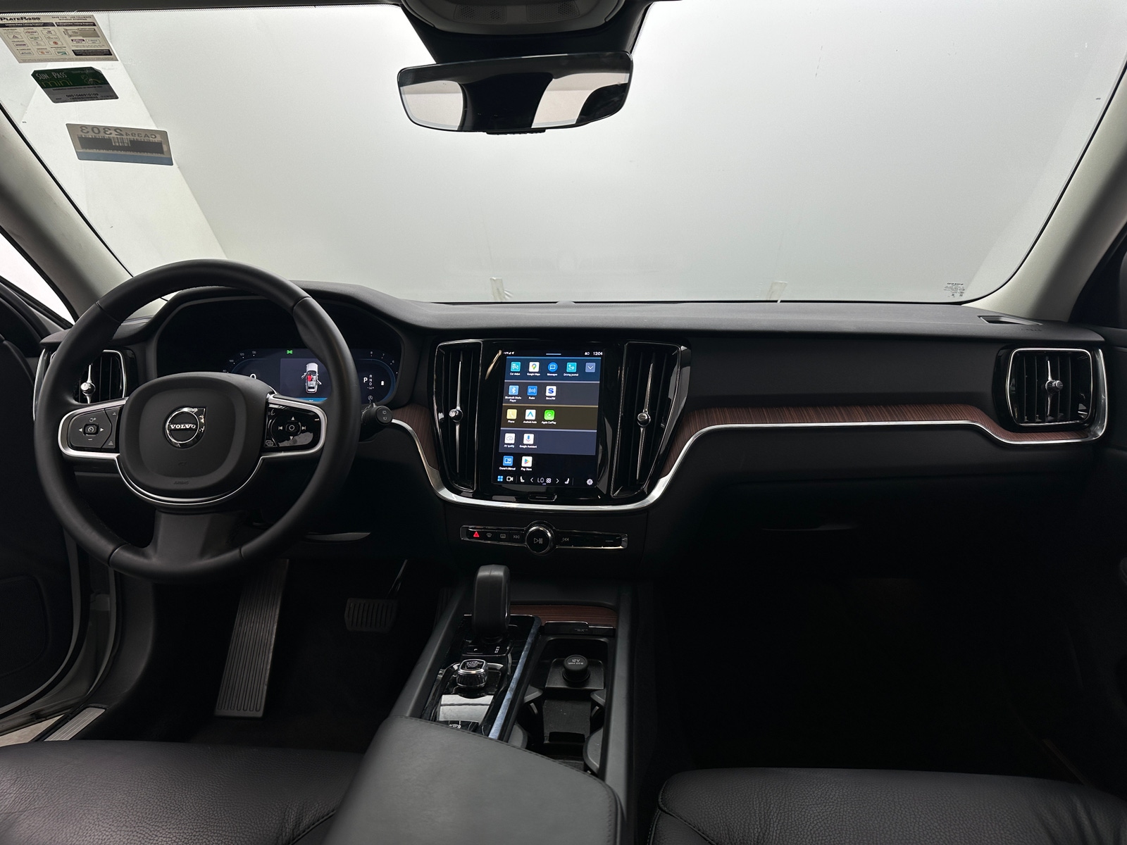 Thumbnail: 2025 Volvo V60 - 2