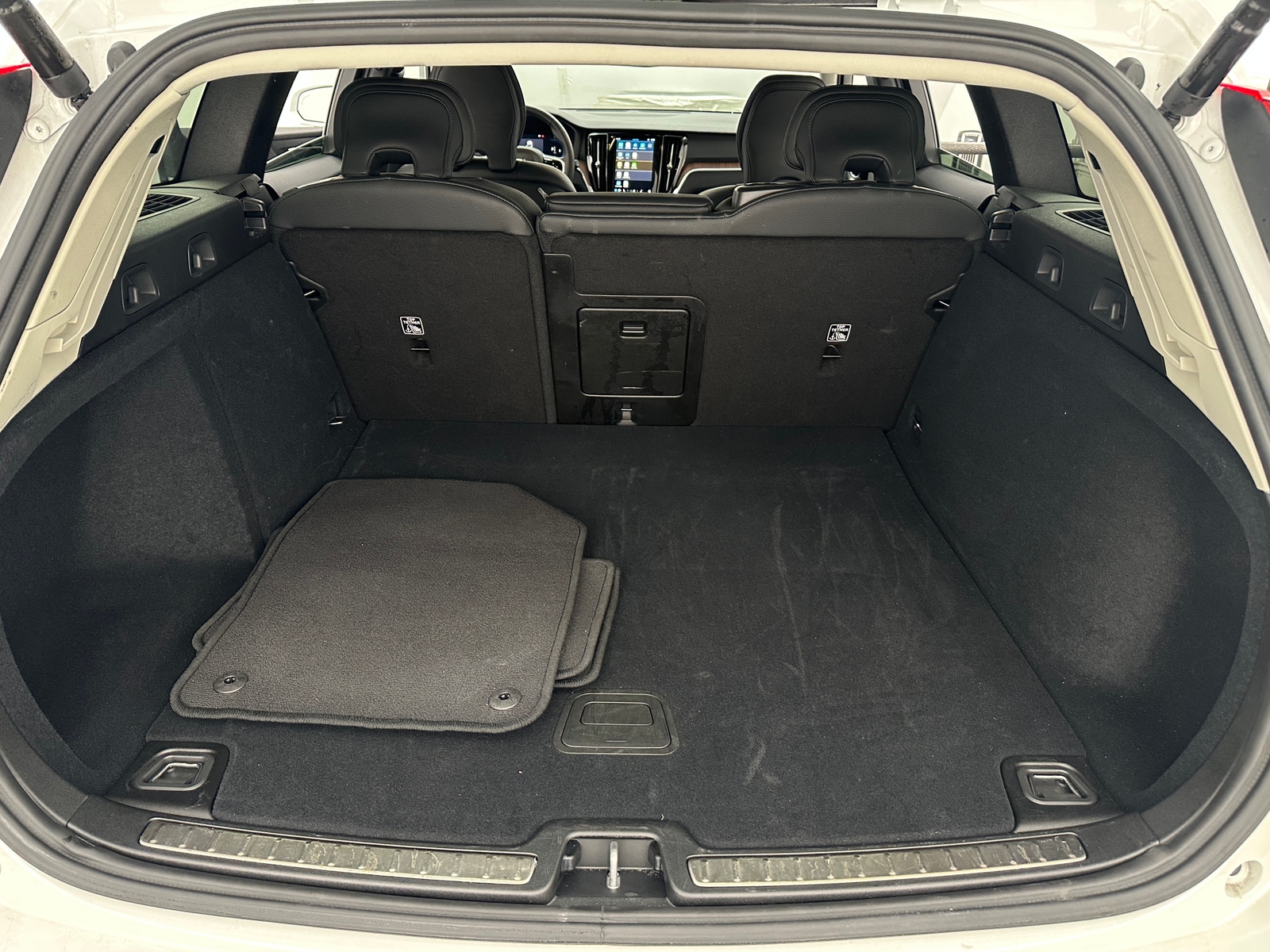 Thumbnail: 2025 Volvo V60 - 6