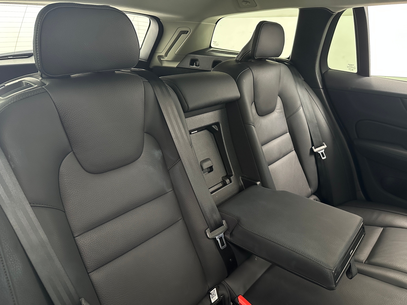 Thumbnail: 2025 Volvo V60 - 5