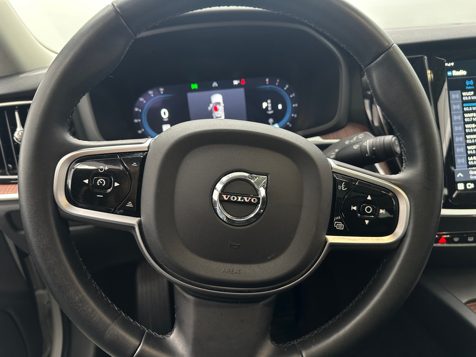 Thumbnail: 2025 Volvo V60 - 4