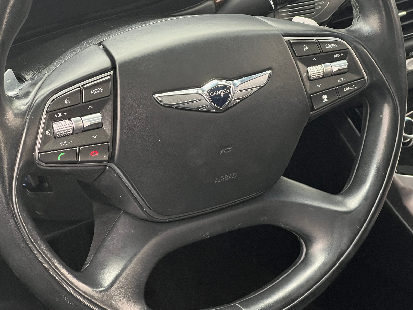 Thumbnail: 2017 Genesis G90 - 4