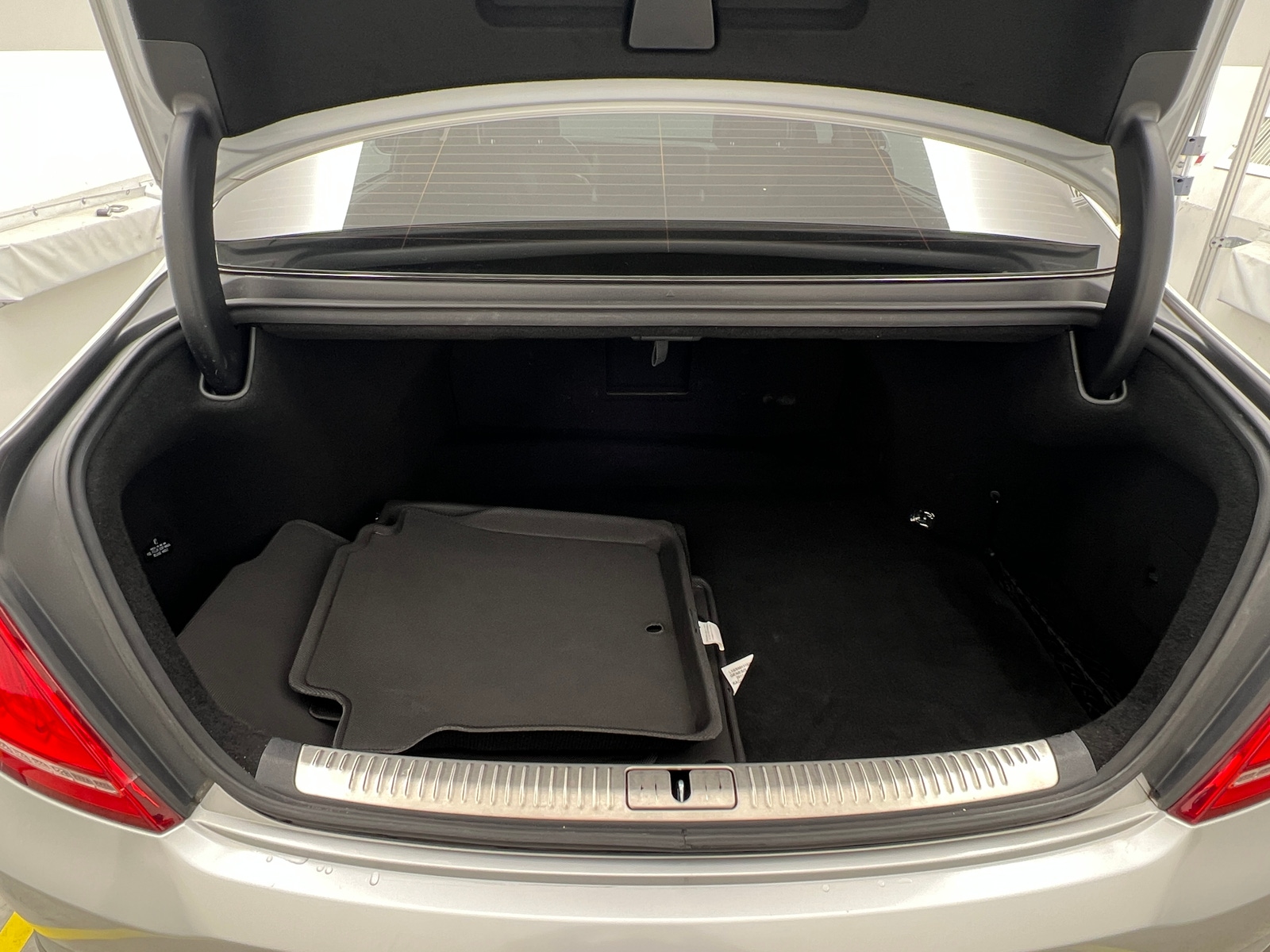 Thumbnail: 2017 Genesis G90 - 6