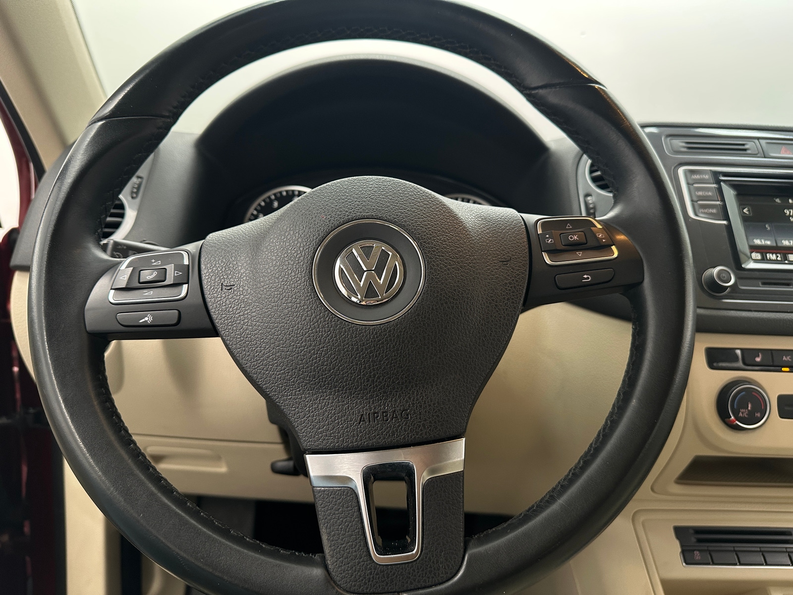 Thumbnail: 2016 Volkswagen Tiguan - 5