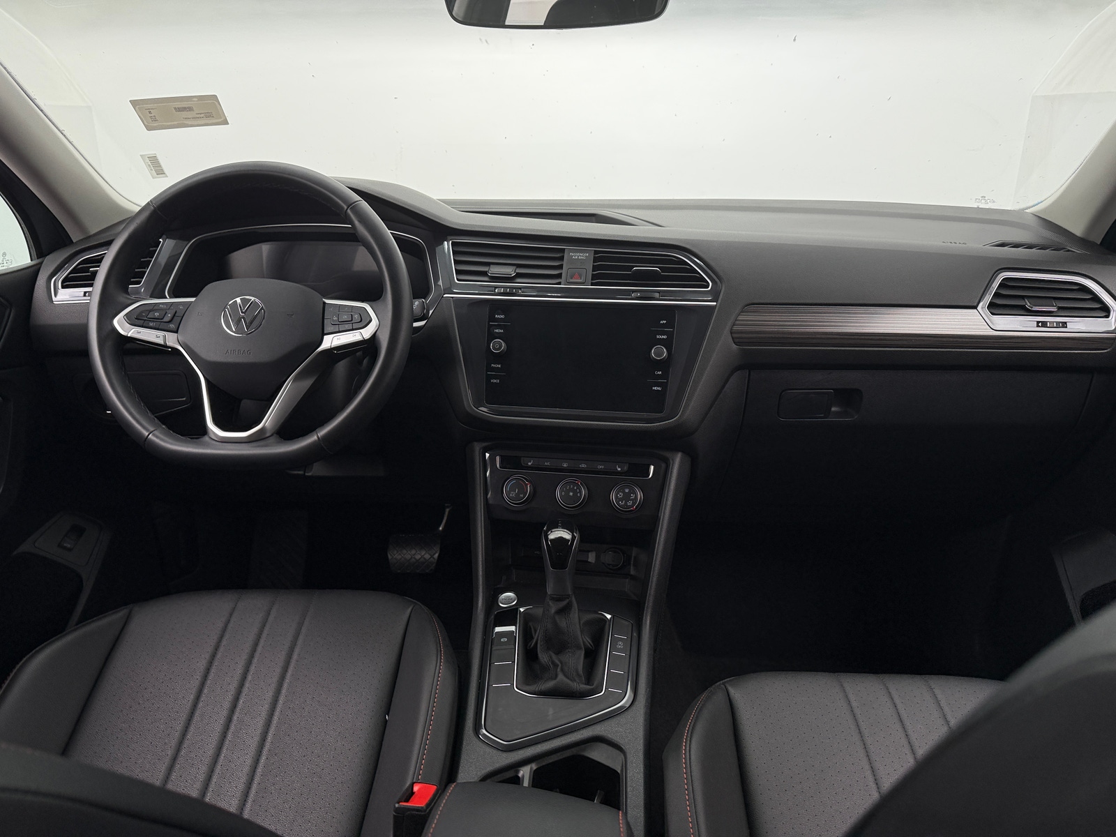 Thumbnail: 2024 Volkswagen Tiguan - 2