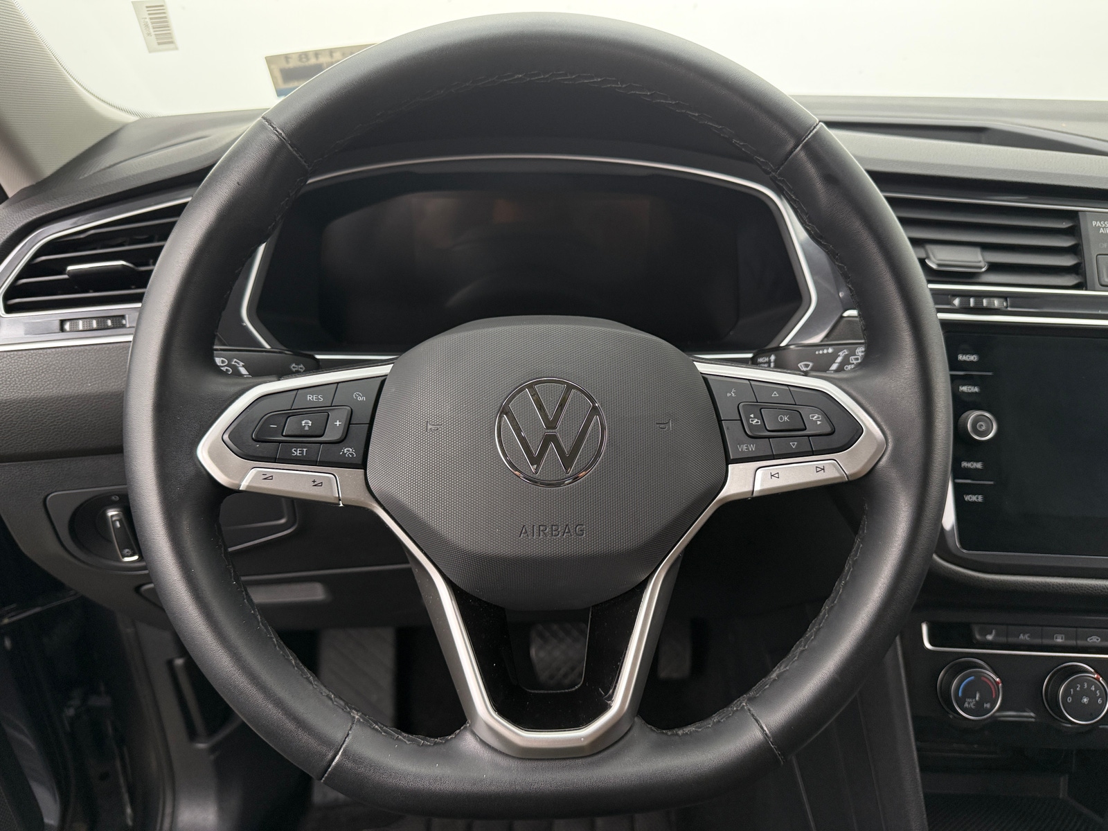 Thumbnail: 2024 Volkswagen Tiguan - 4