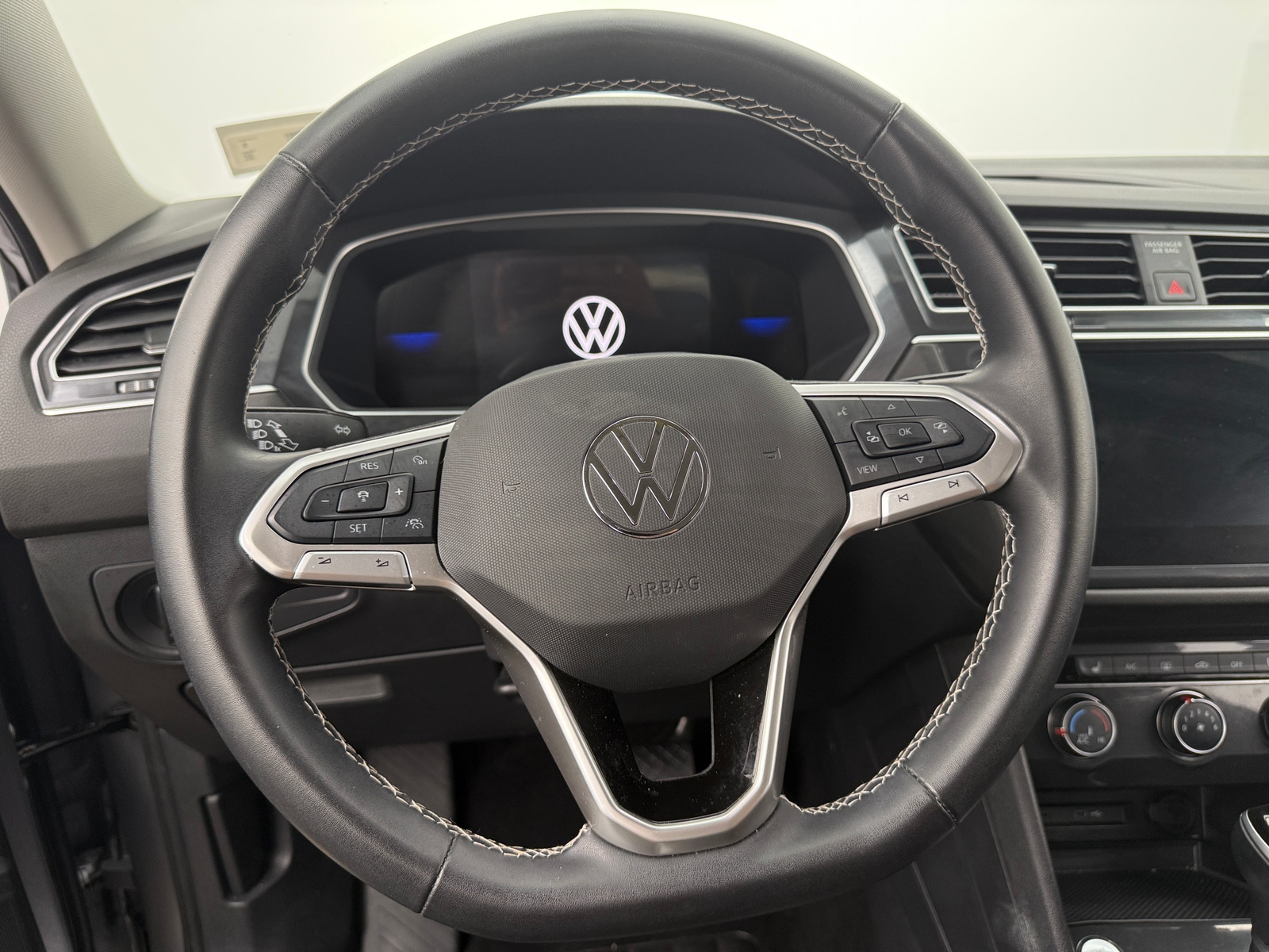 Thumbnail: 2024 Volkswagen Tiguan - 5