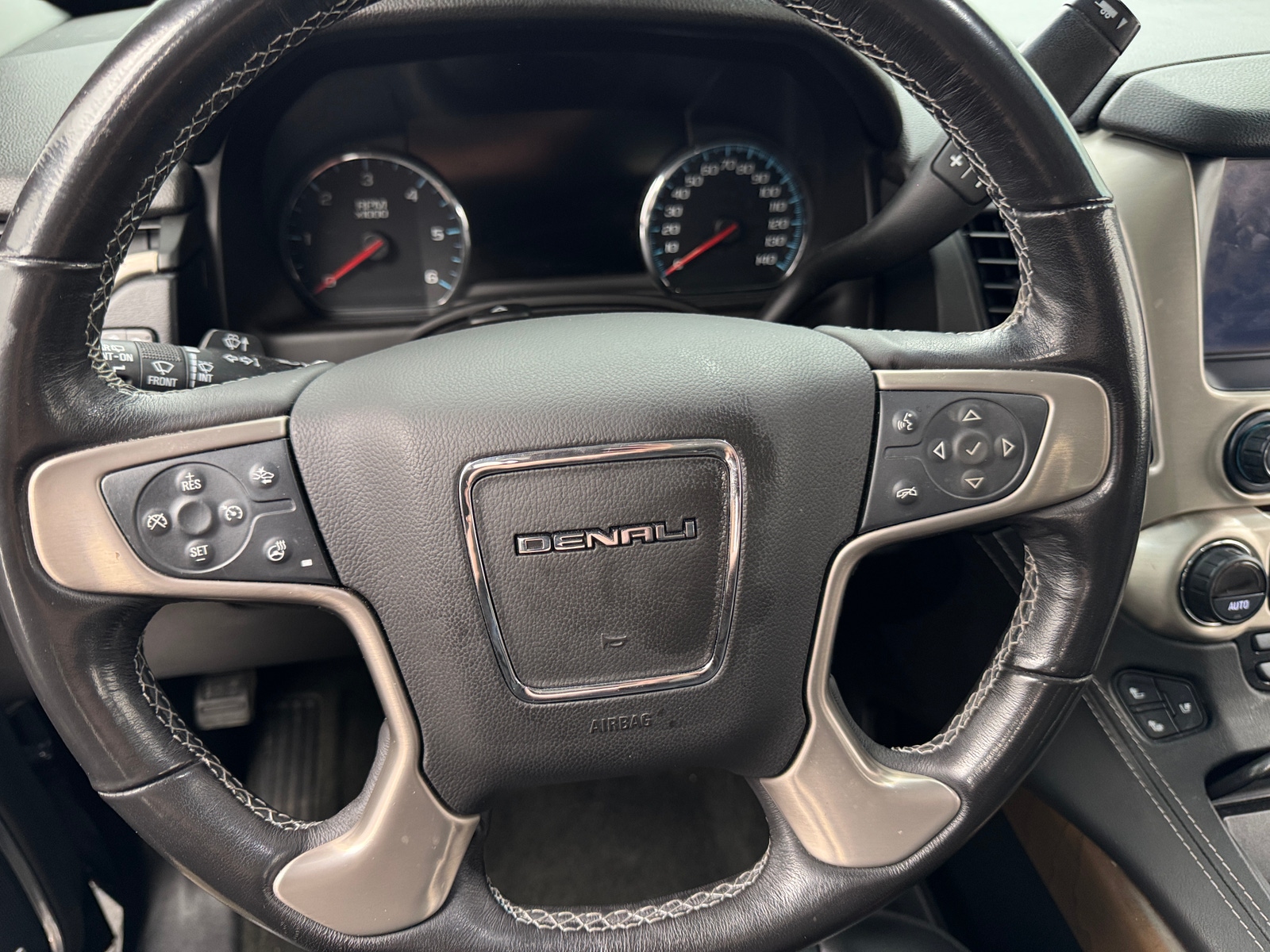 Thumbnail: 2018 GMC Yukon XL - 4