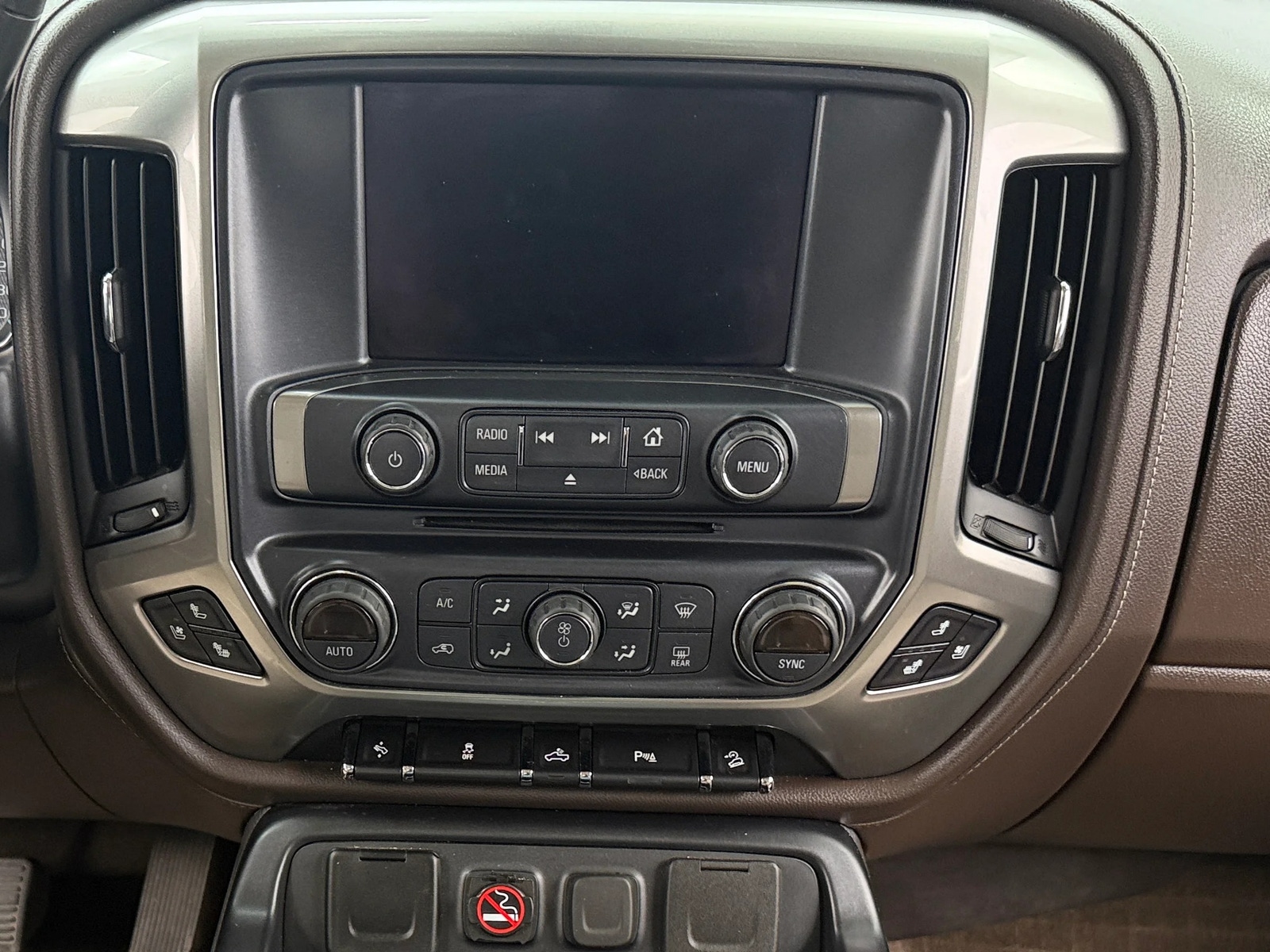 Thumbnail: 2018 Chevrolet Silverado 1500 - 3