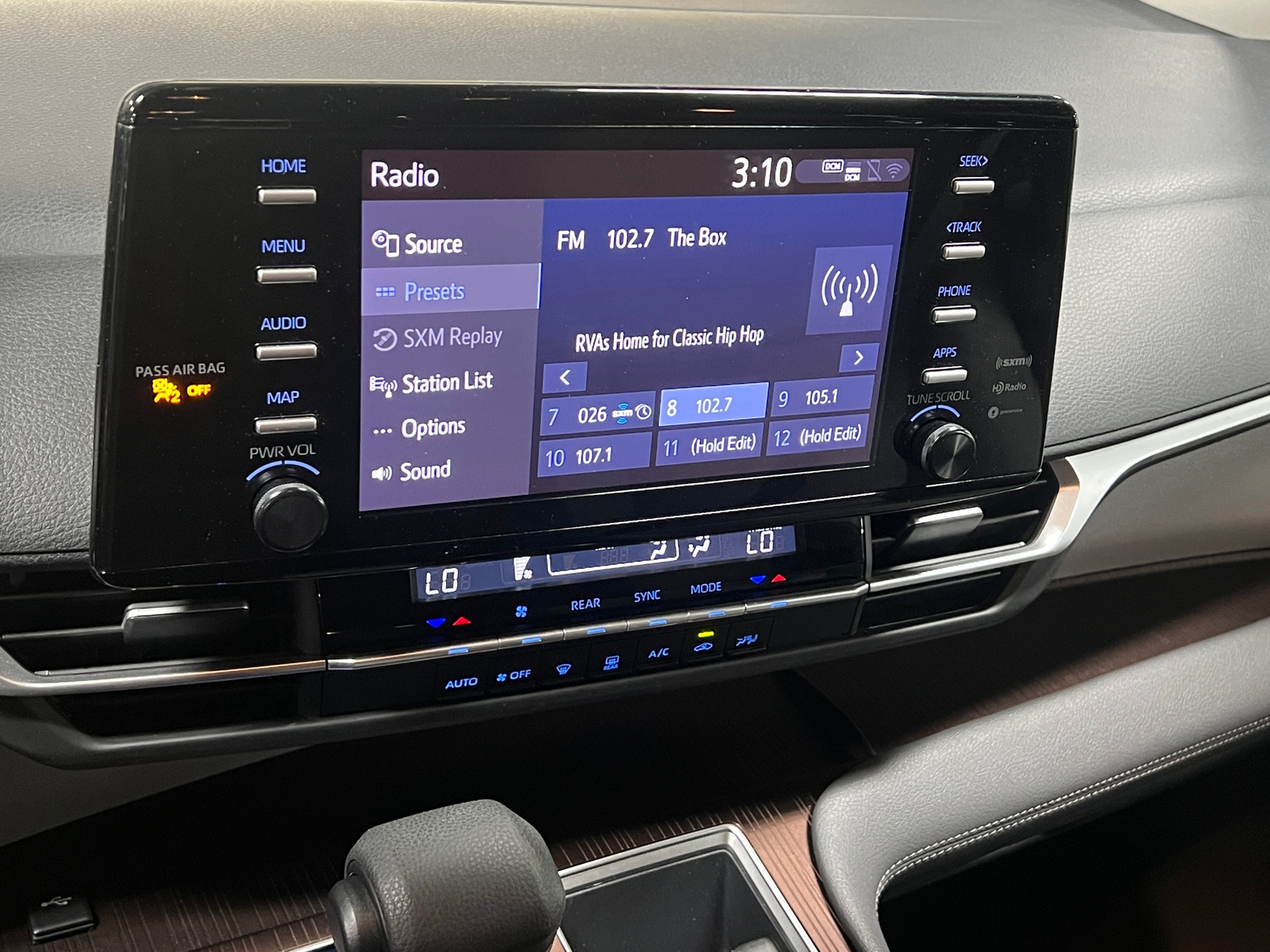 Thumbnail: 2022 Toyota Sienna - 4