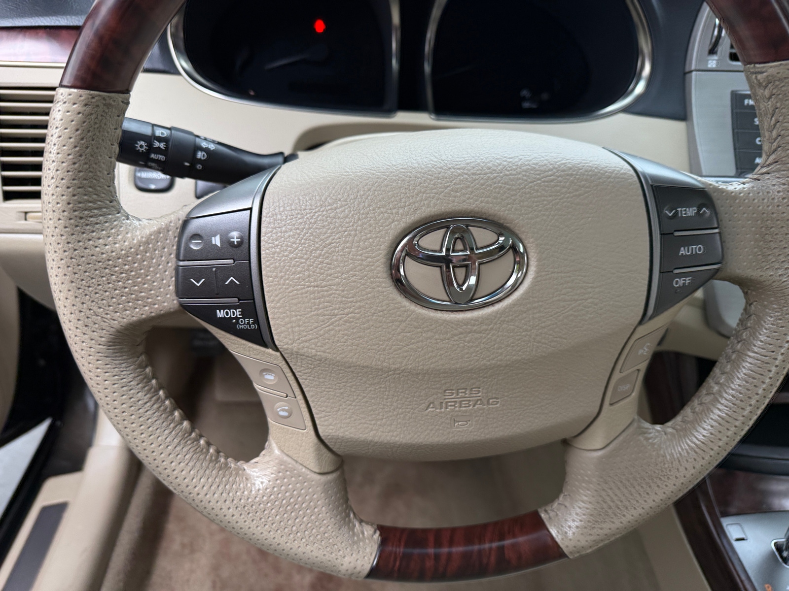 Thumbnail: 2011 Toyota Avalon - 4