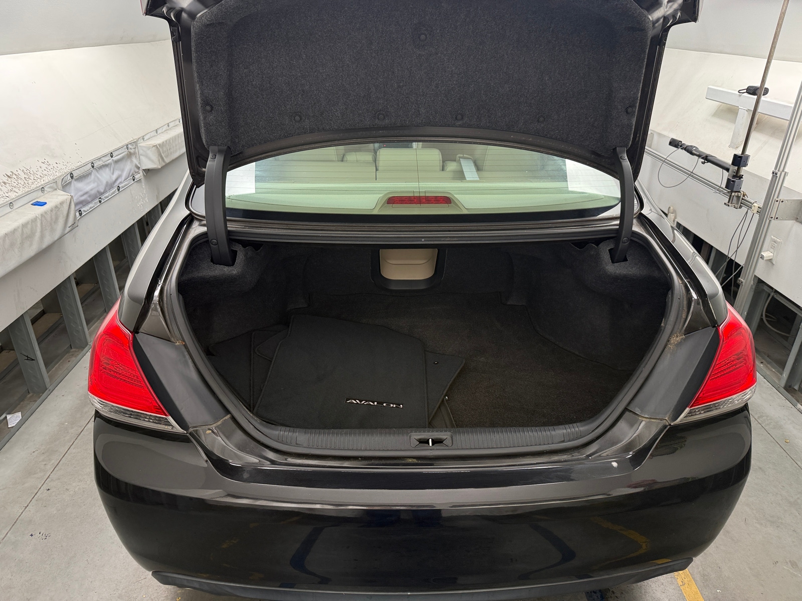 Thumbnail: 2011 Toyota Avalon - 6