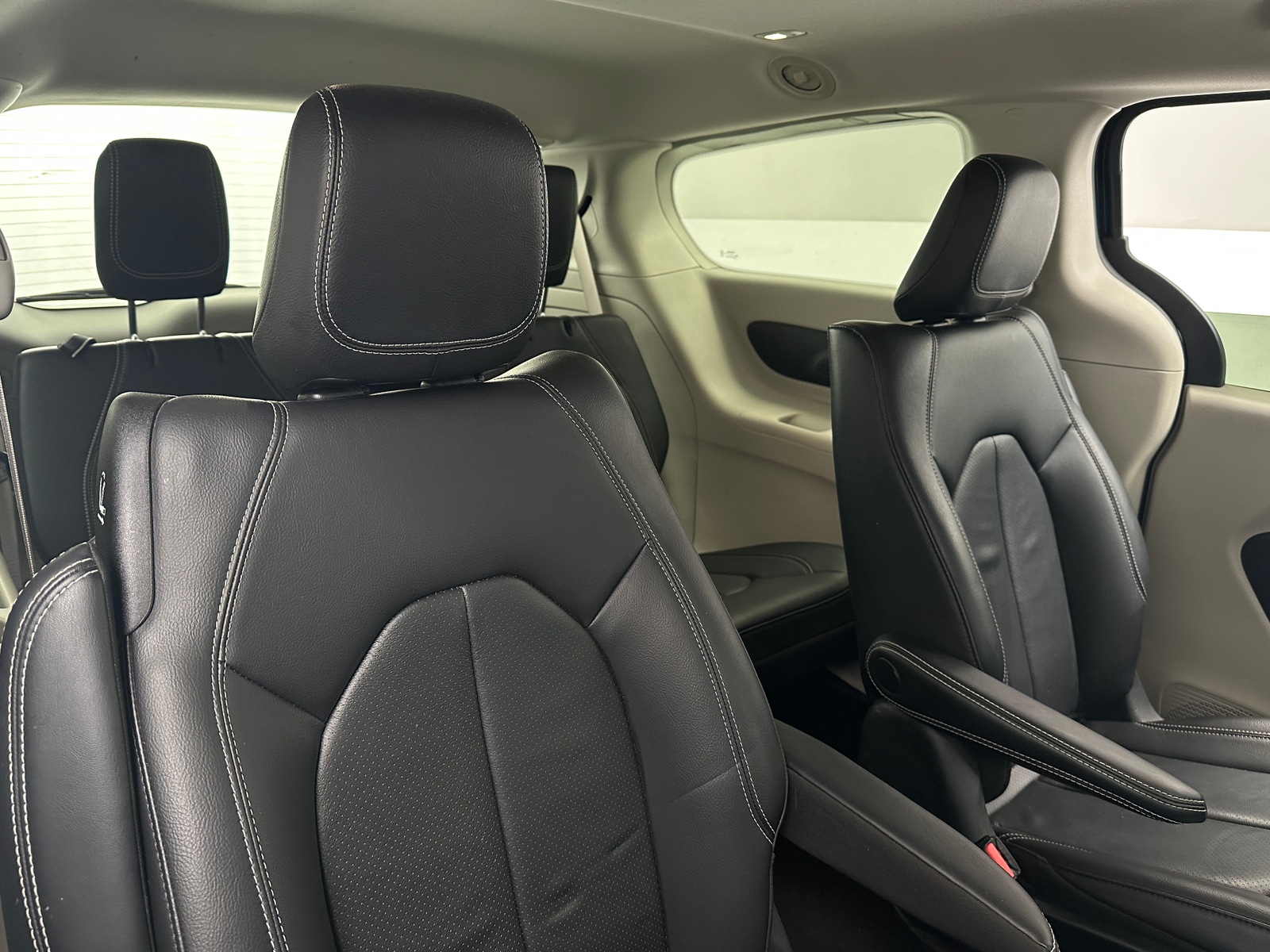 Thumbnail: 2022 Chrysler Pacifica - 5