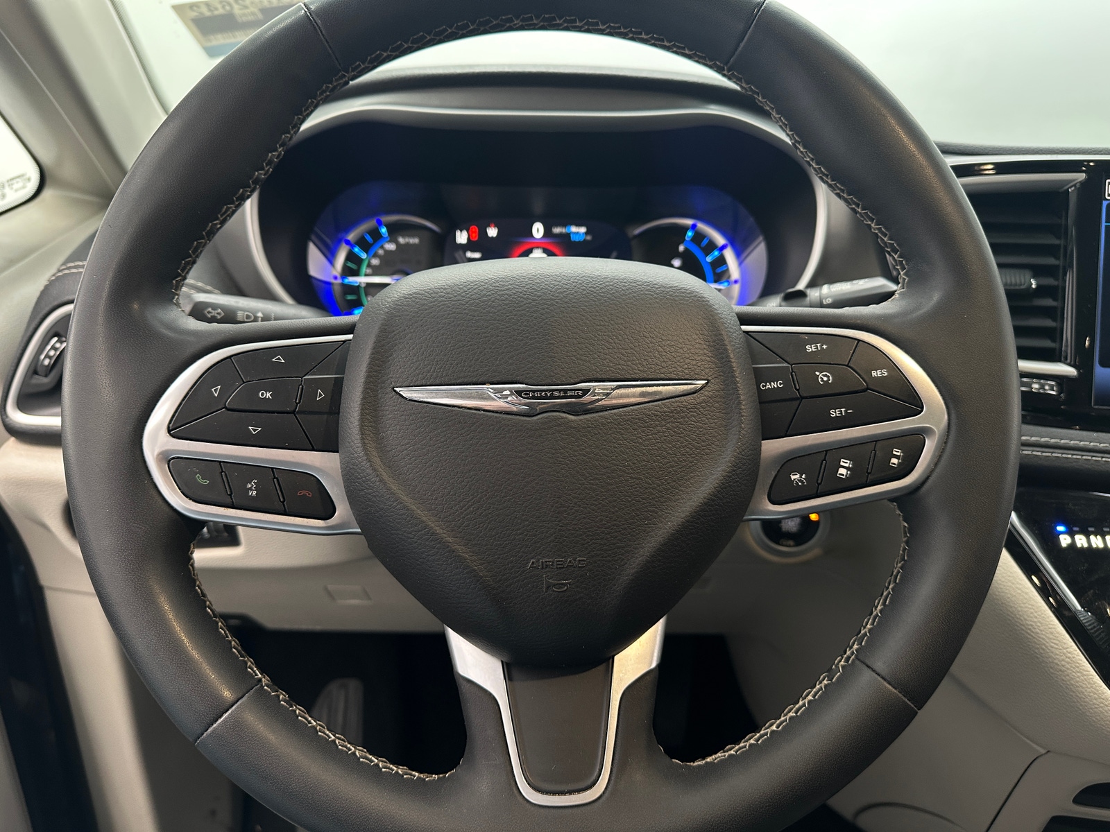 Thumbnail: 2022 Chrysler Pacifica - 4