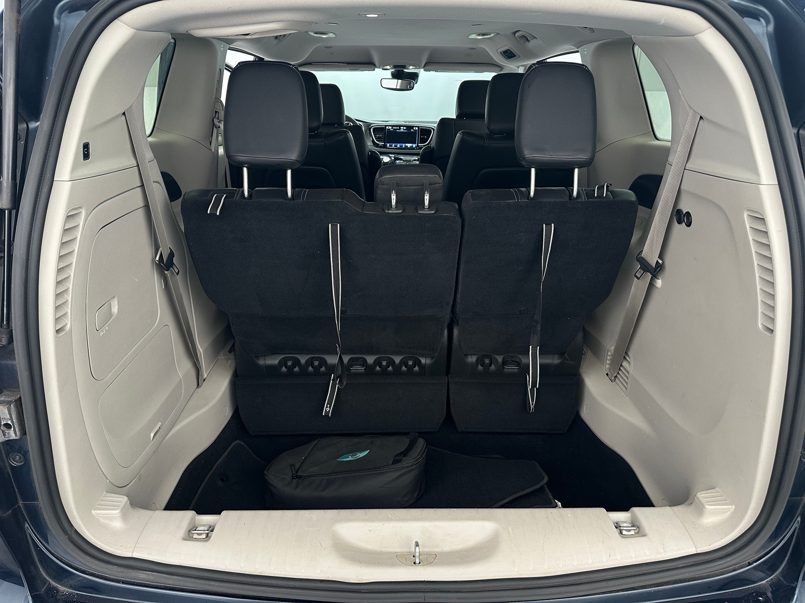 Thumbnail: 2022 Chrysler Pacifica - 6