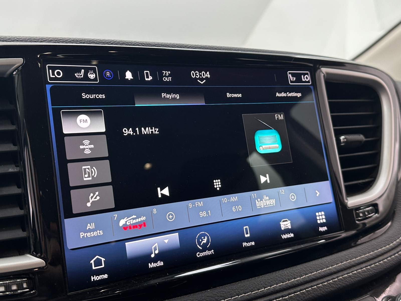 Thumbnail: 2022 Chrysler Pacifica - 3