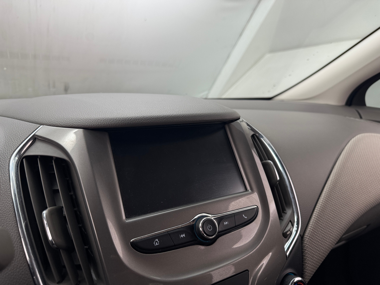 Thumbnail: 2017 Chevrolet Cruze - 4