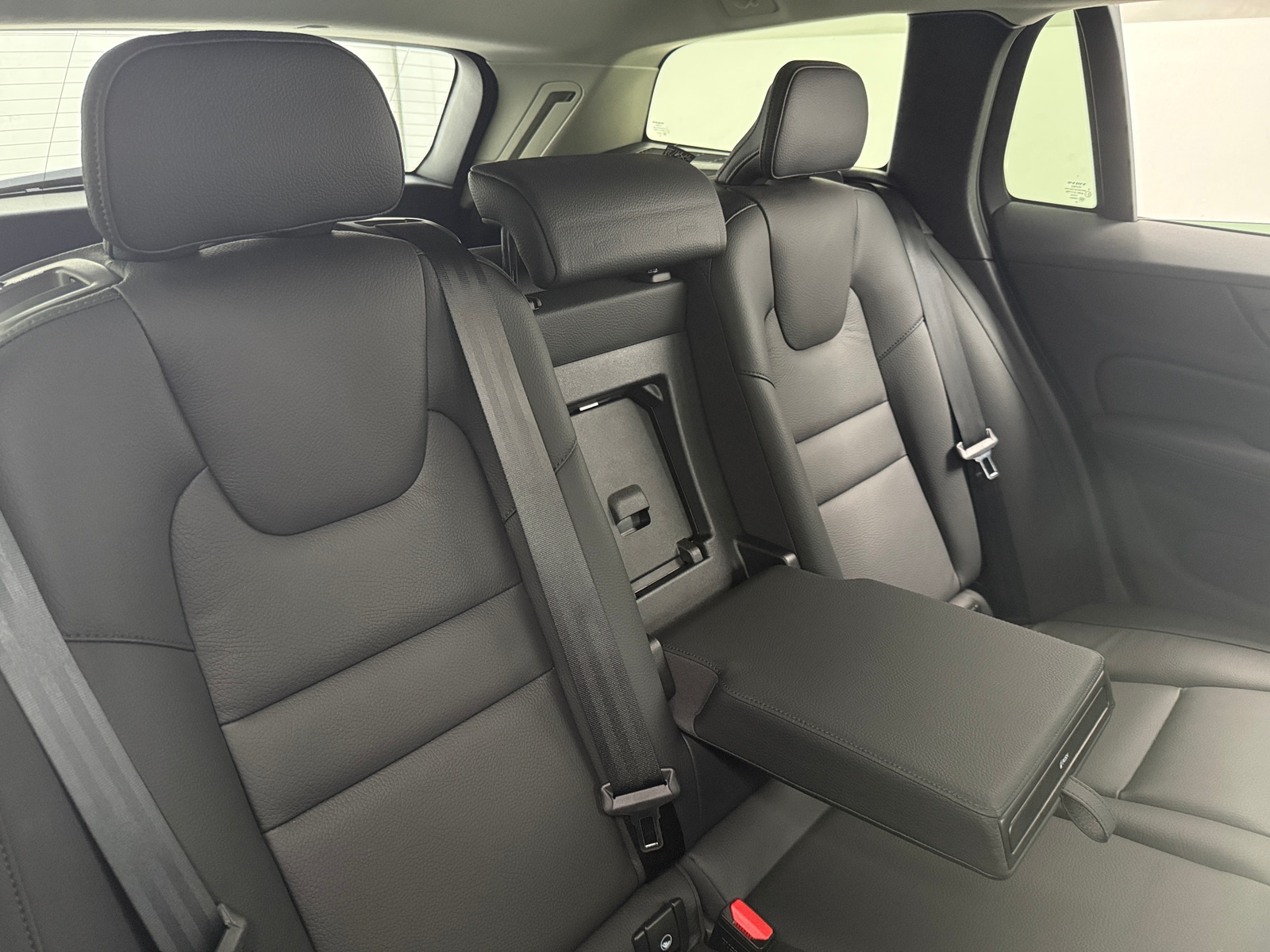 Thumbnail: 2025 Volvo V60 - 5