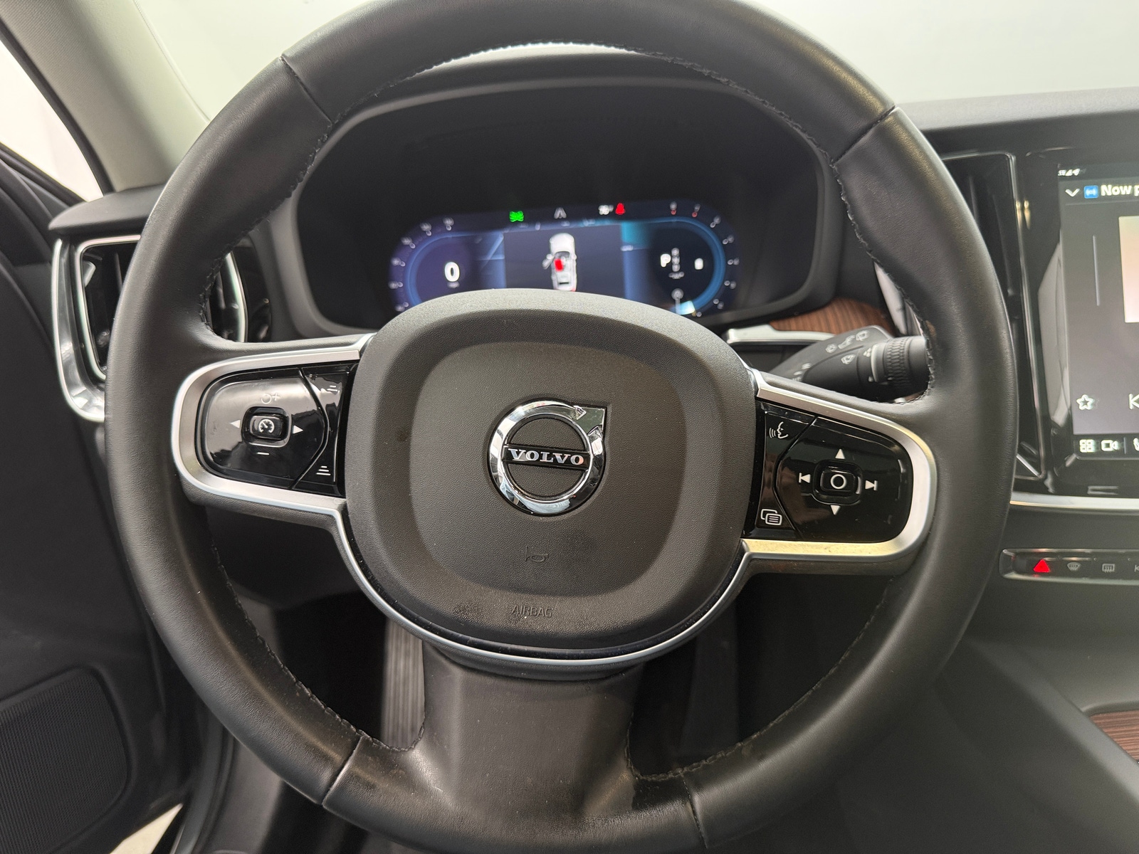 Thumbnail: 2025 Volvo V60 - 4