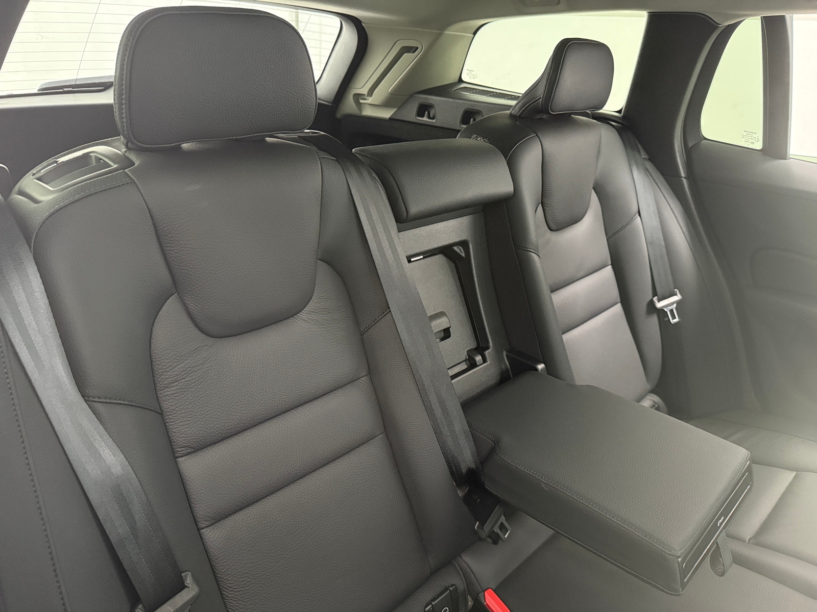 Thumbnail: 2025 Volvo V60 - 5