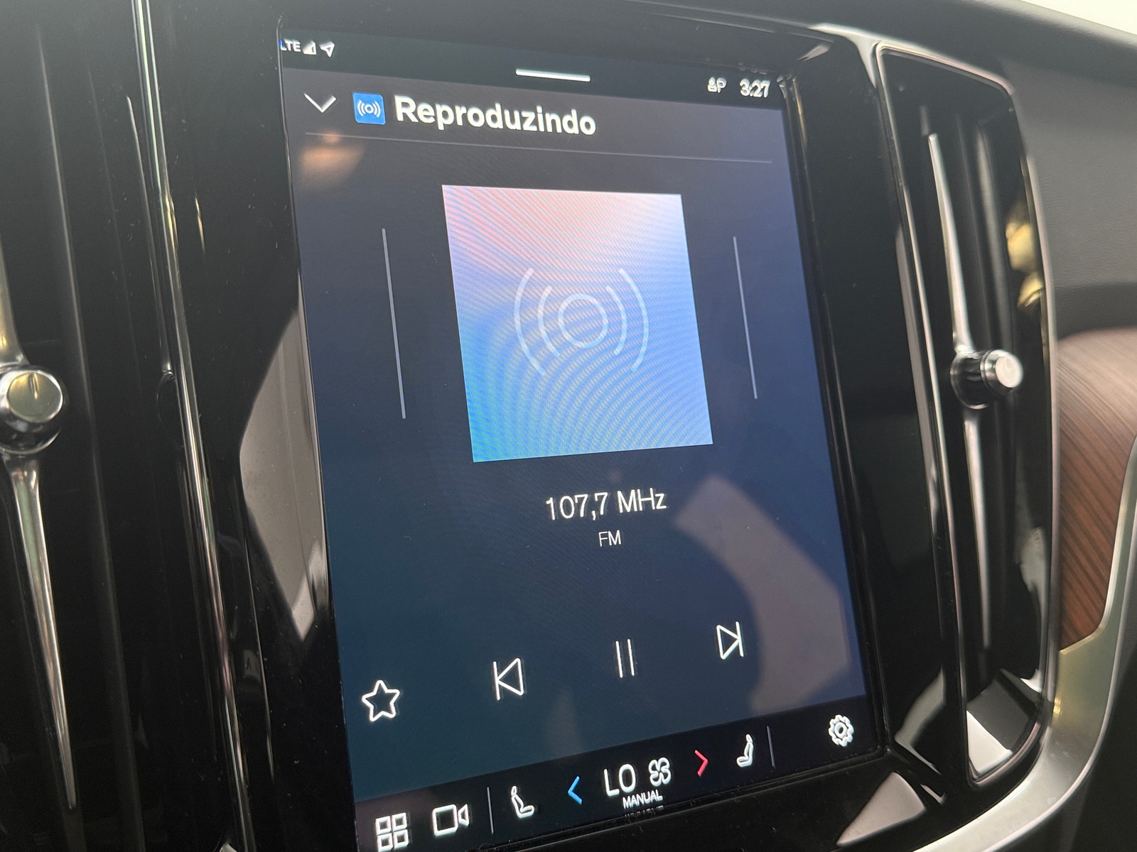 Thumbnail: 2025 Volvo V60 - 3