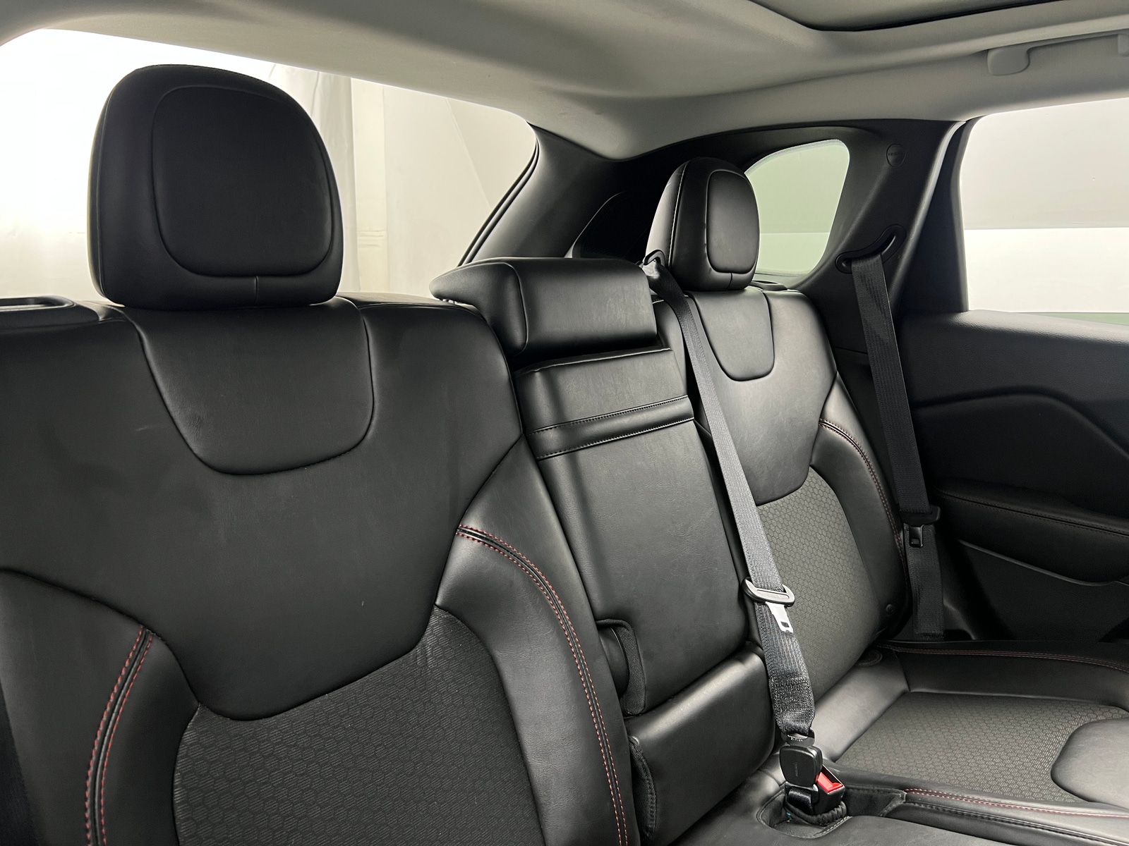 Thumbnail: 2019 Jeep Cherokee - 6