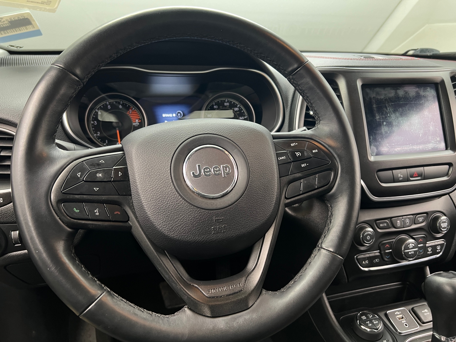 Thumbnail: 2019 Jeep Cherokee - 5