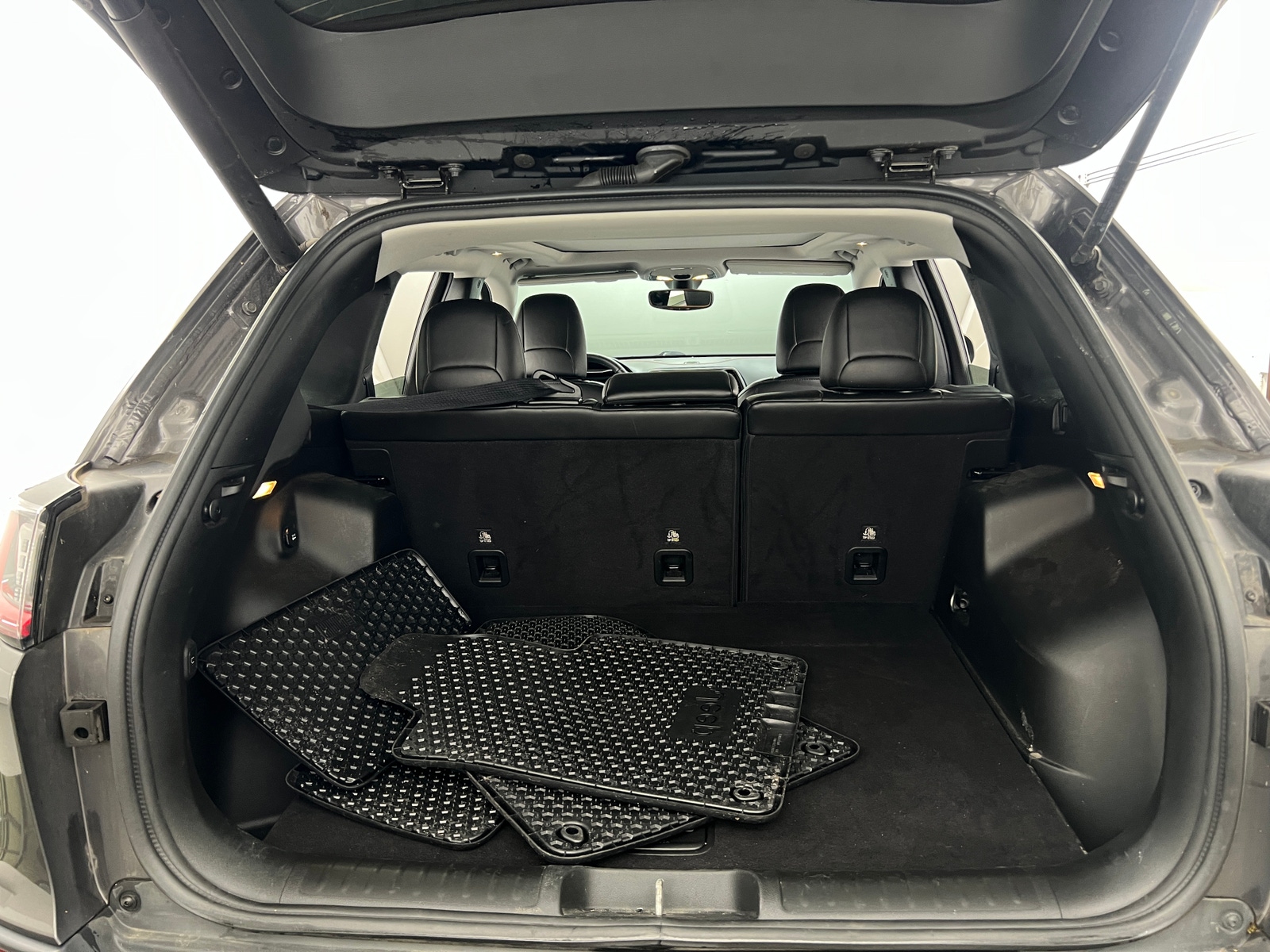 Thumbnail: 2019 Jeep Cherokee - 7