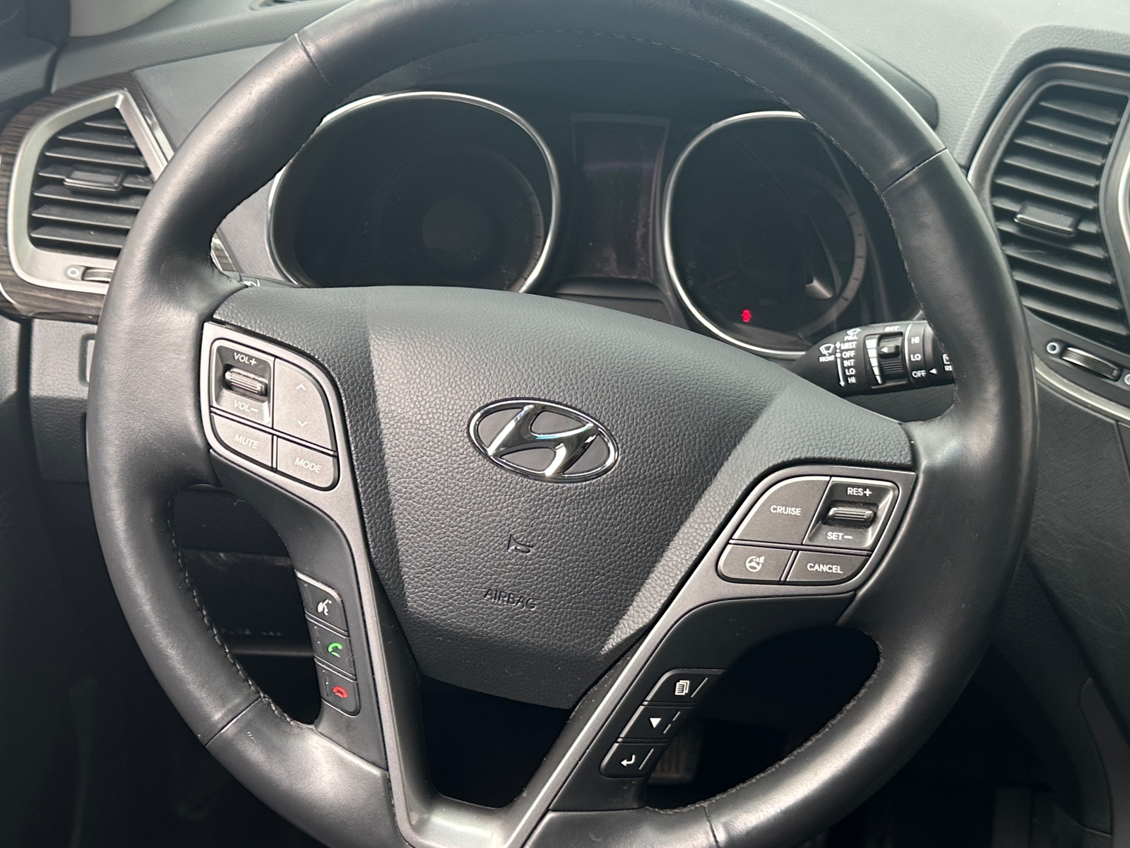 Thumbnail: 2016 Hyundai Santa Fe - 4