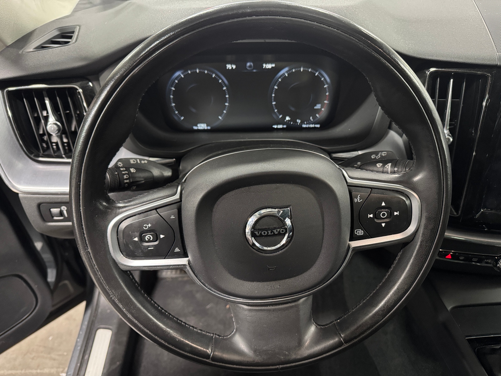 Thumbnail: 2020 Volvo XC60 - 4