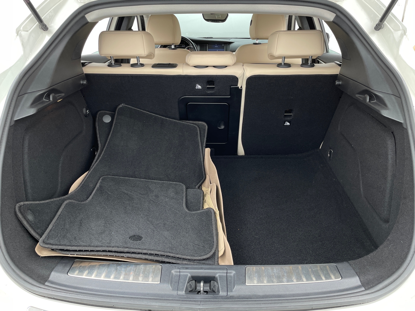 Thumbnail: 2018 INFINITI QX30 - 6