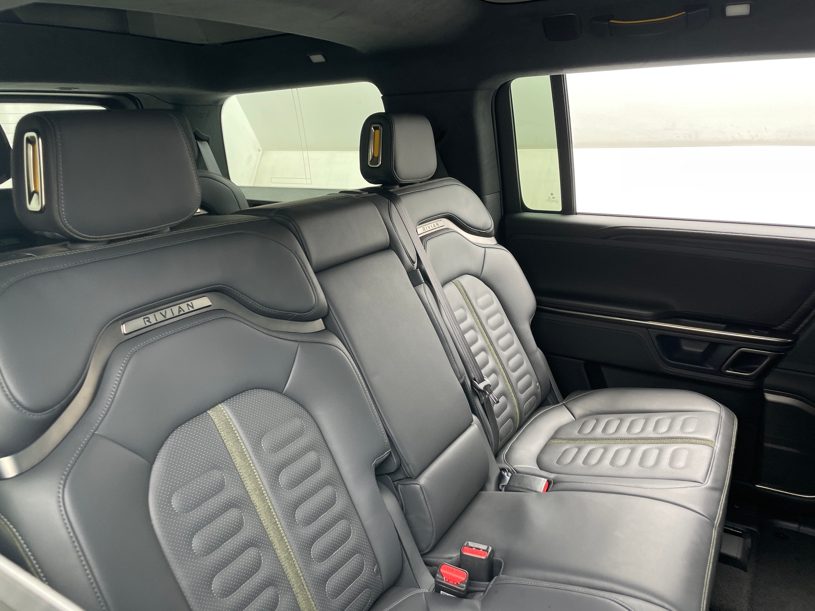 Thumbnail: 2023 Rivian R1S - 5