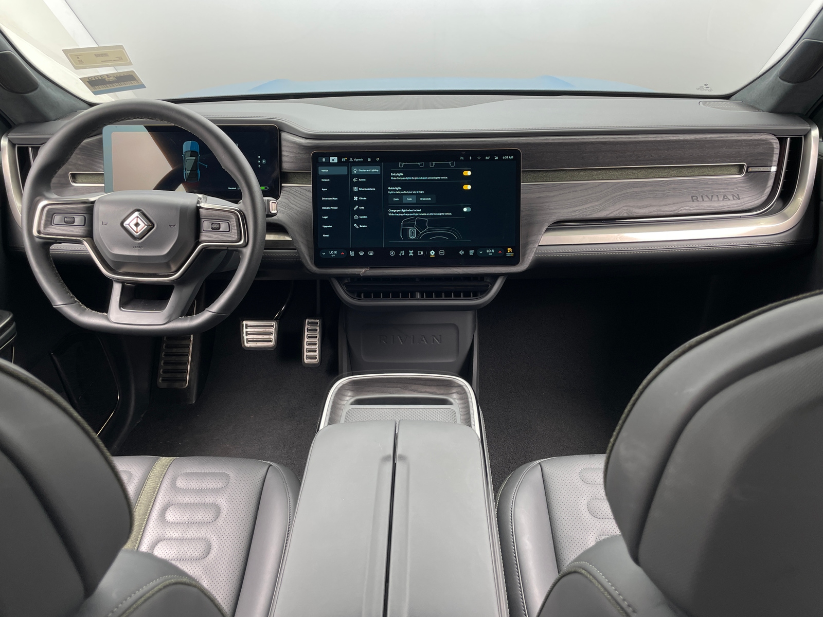 Thumbnail: 2023 Rivian R1S - 2