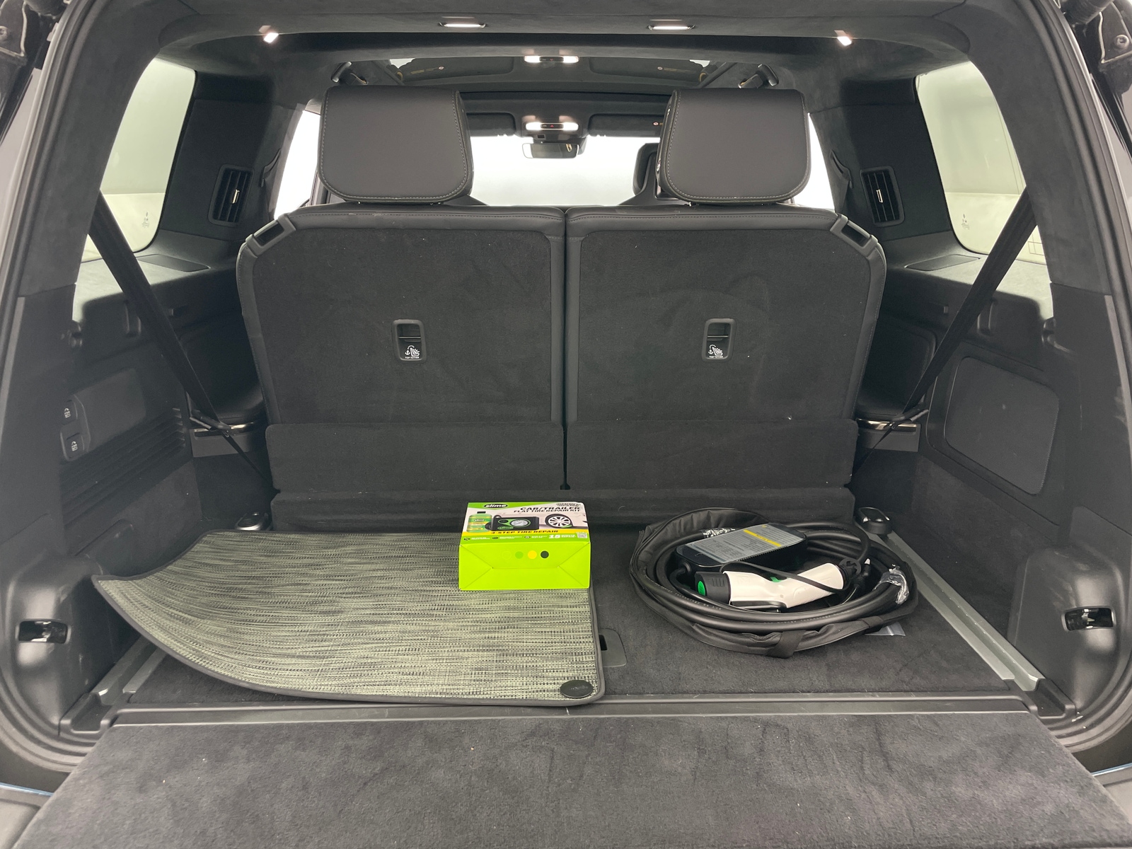 Thumbnail: 2023 Rivian R1S - 6