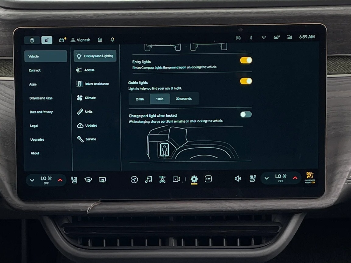 Thumbnail: 2023 Rivian R1S - 3