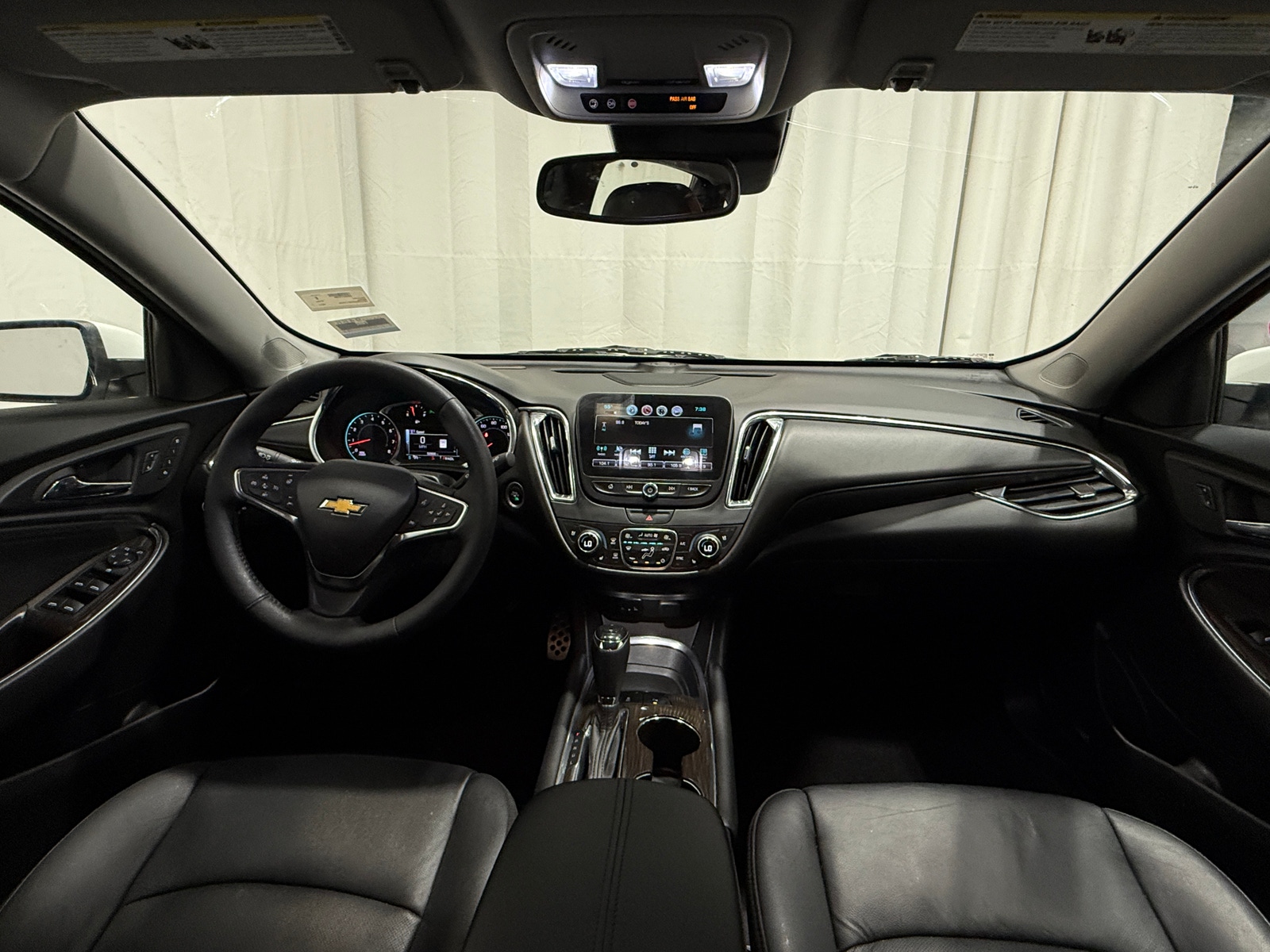 Thumbnail: 2017 Chevrolet Malibu - 2