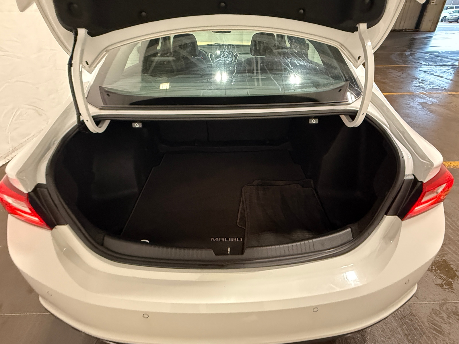 Thumbnail: 2017 Chevrolet Malibu - 6