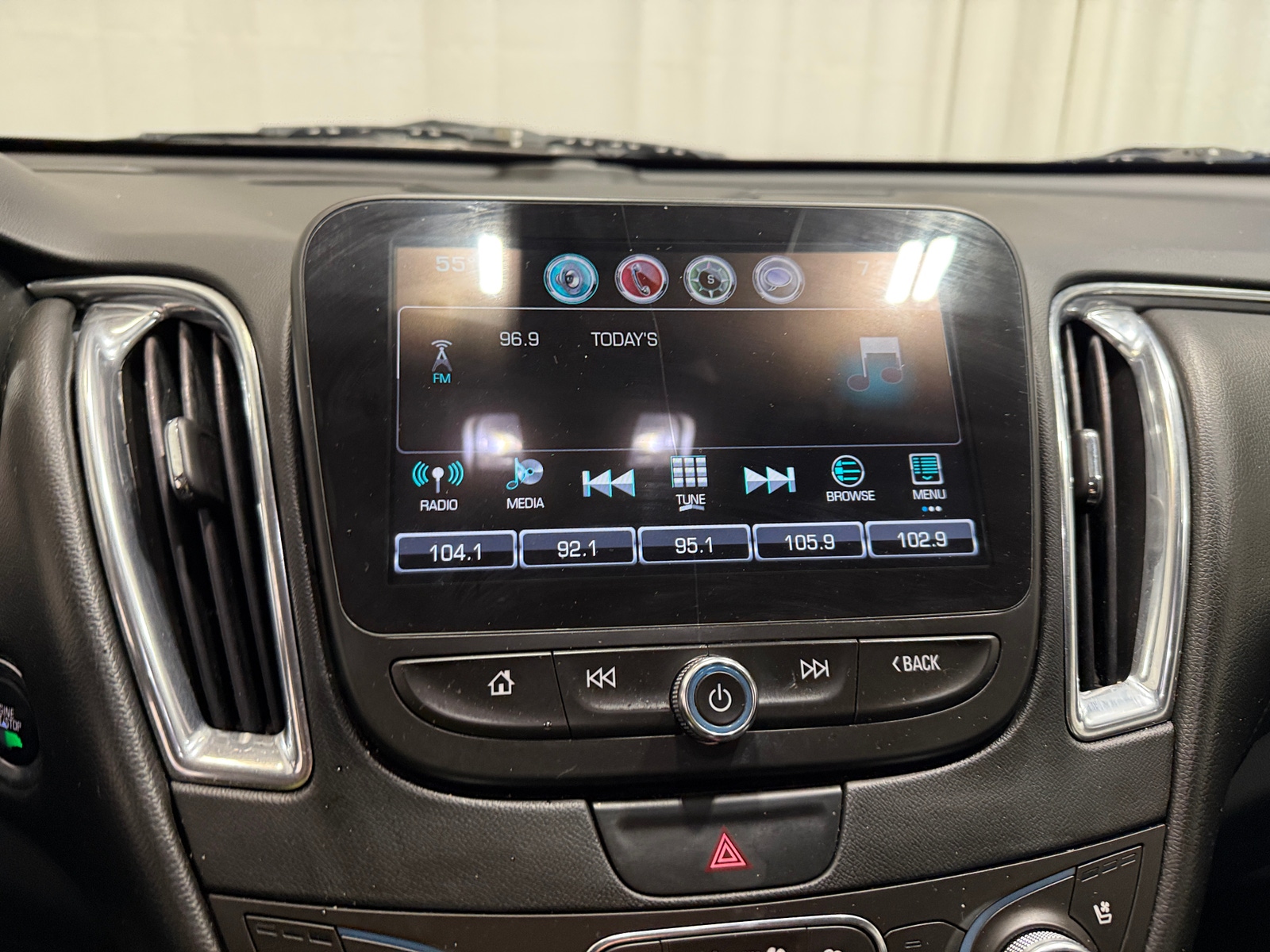 Thumbnail: 2017 Chevrolet Malibu - 3