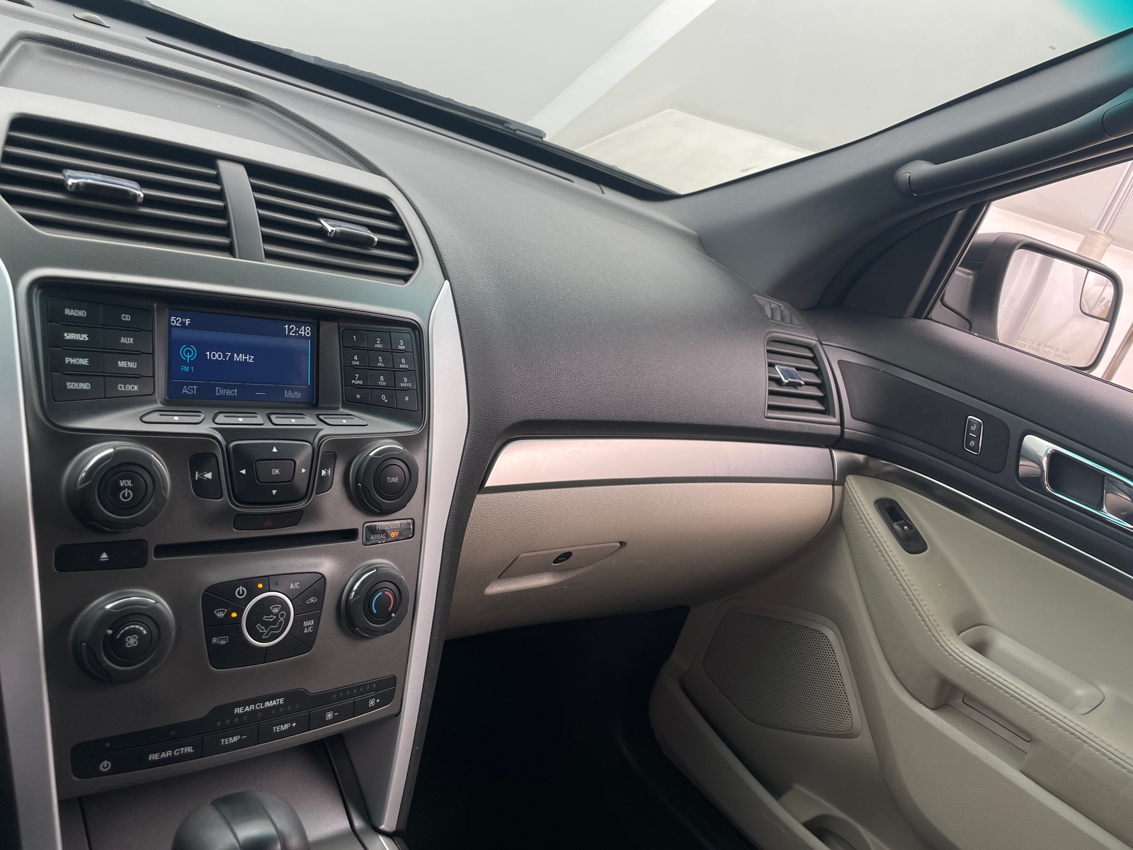 Thumbnail: 2015 Ford Explorer - 4