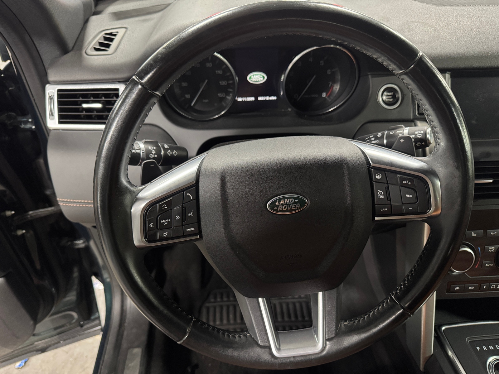 Thumbnail: 2016 Land Rover Discovery Sport - 4