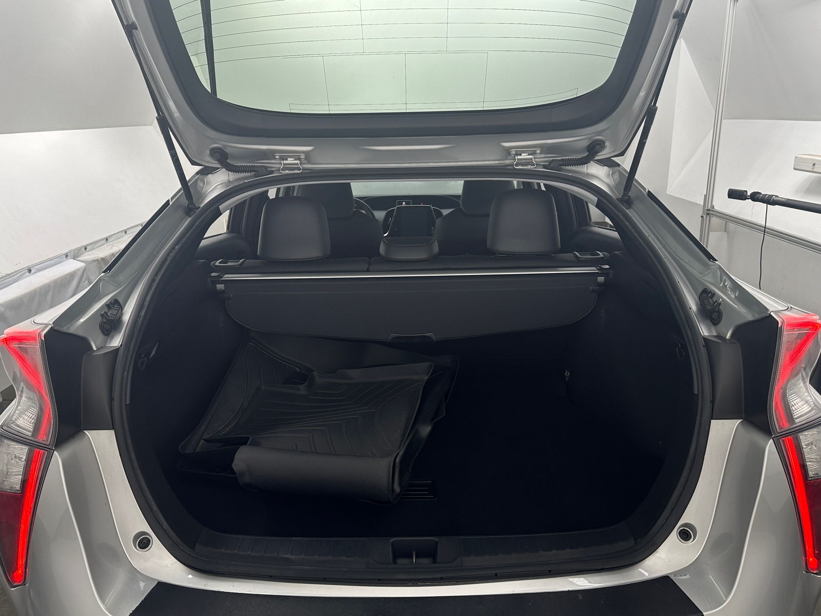 Thumbnail: 2018 Toyota Prius - 7