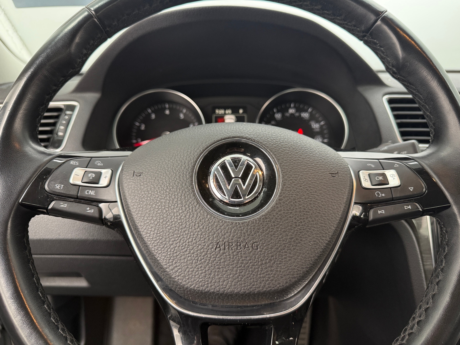 Thumbnail: 2017 Volkswagen Passat - 4