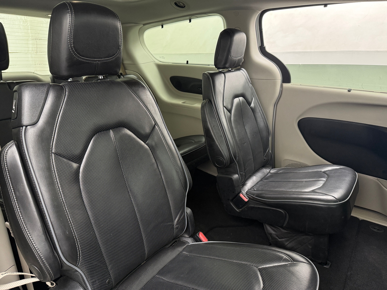 Thumbnail: 2018 Chrysler Pacifica - 5