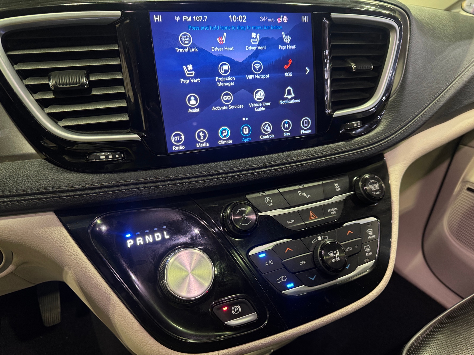 Thumbnail: 2018 Chrysler Pacifica - 3