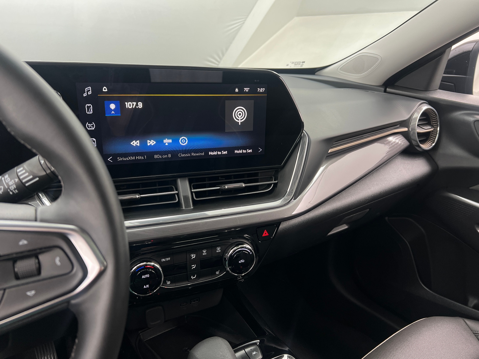 Thumbnail: 2025 Chevrolet Trax - 3