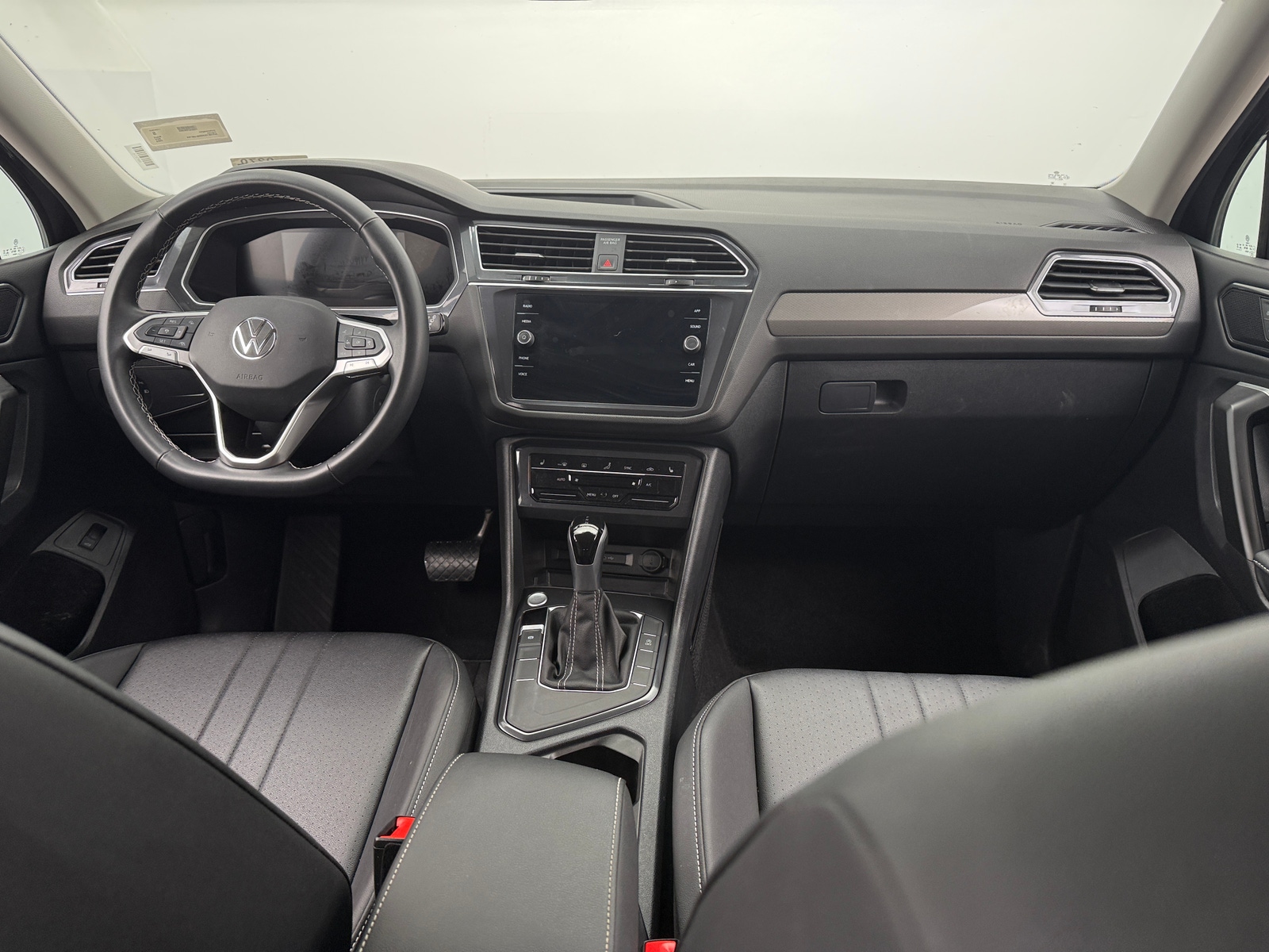 Thumbnail: 2024 Volkswagen Tiguan - 2