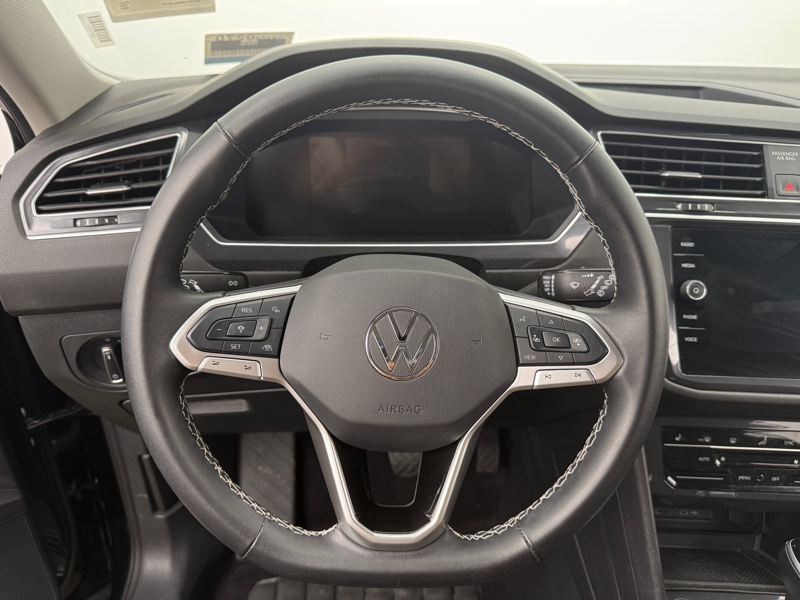 Thumbnail: 2024 Volkswagen Tiguan - 4