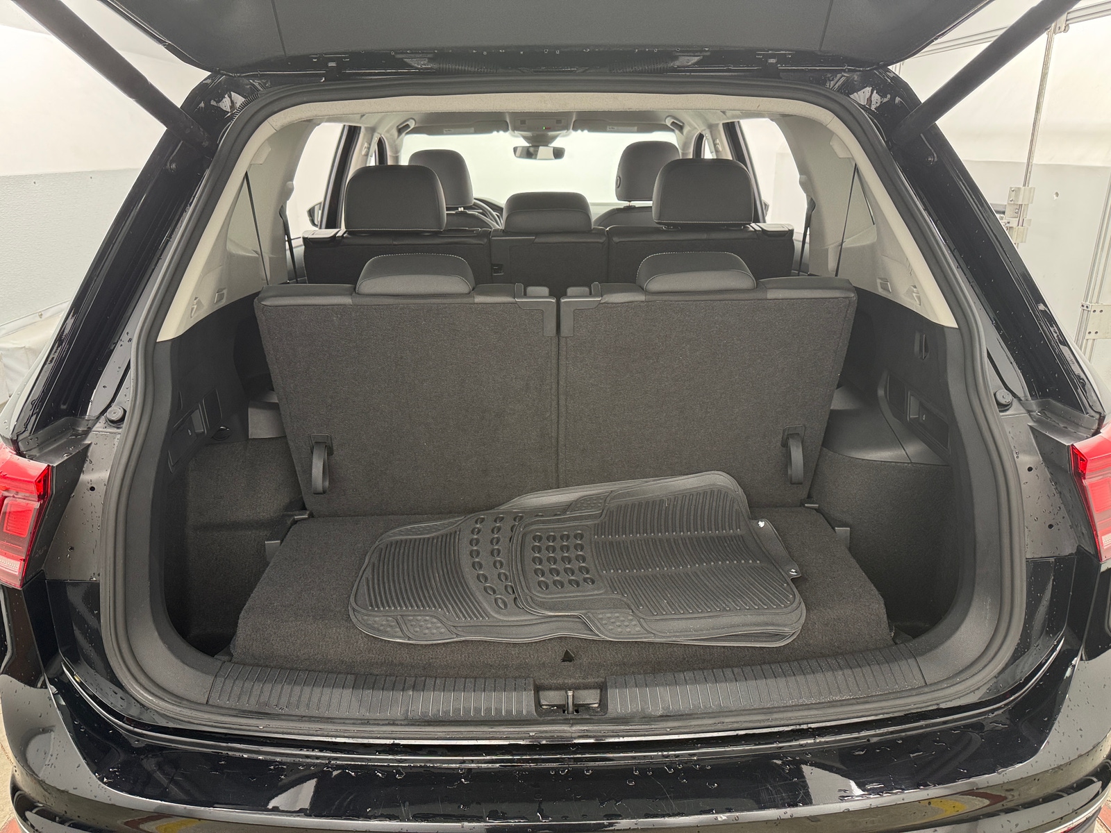 Thumbnail: 2024 Volkswagen Tiguan - 6