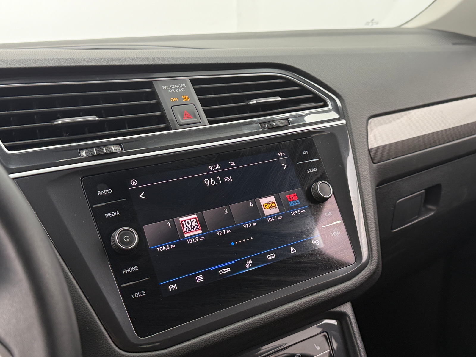 Thumbnail: 2024 Volkswagen Tiguan - 3