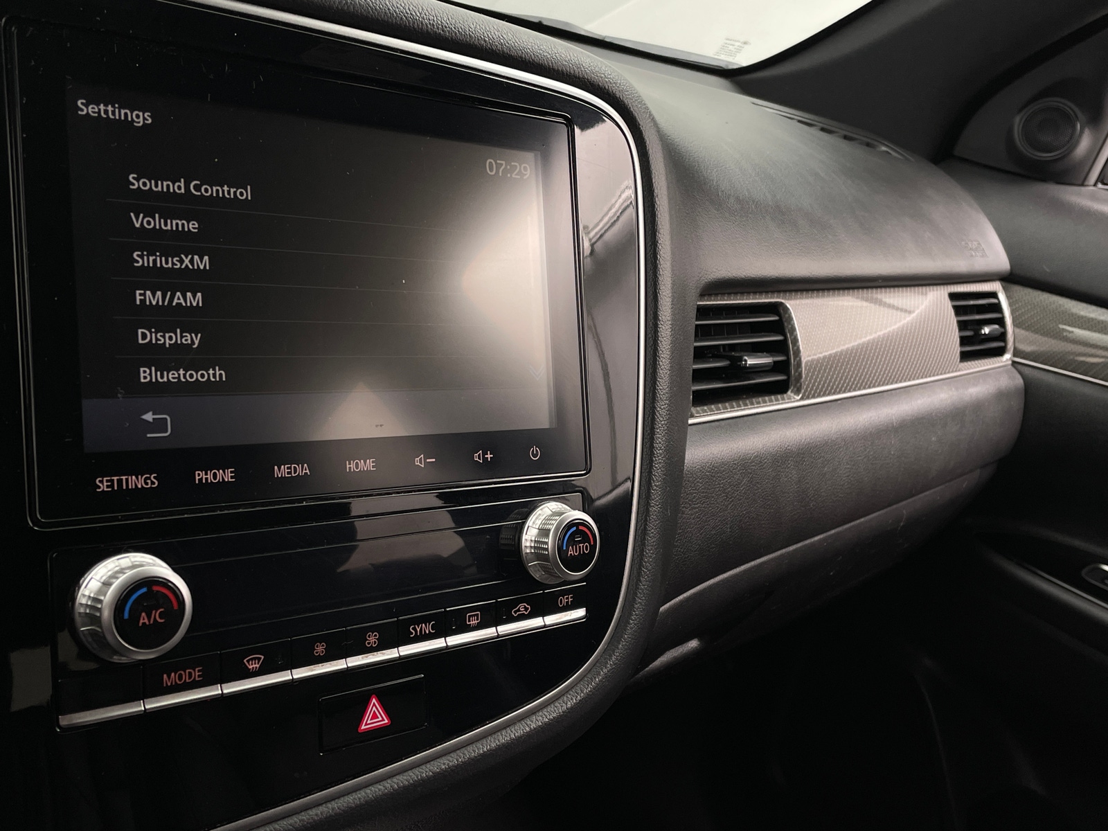 Thumbnail: 2022 Mitsubishi Outlander - 3