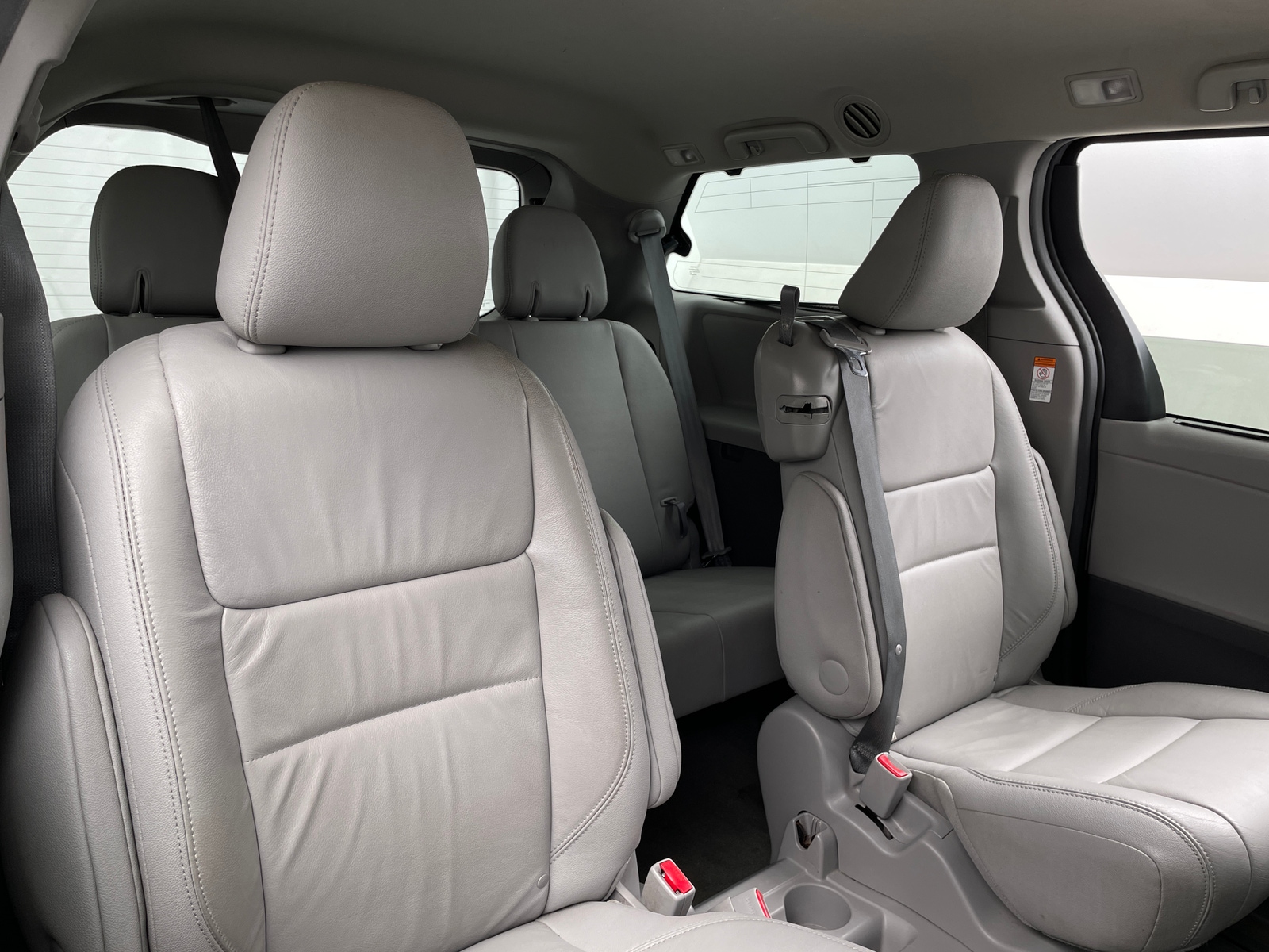 Thumbnail: 2016 Toyota Sienna - 5